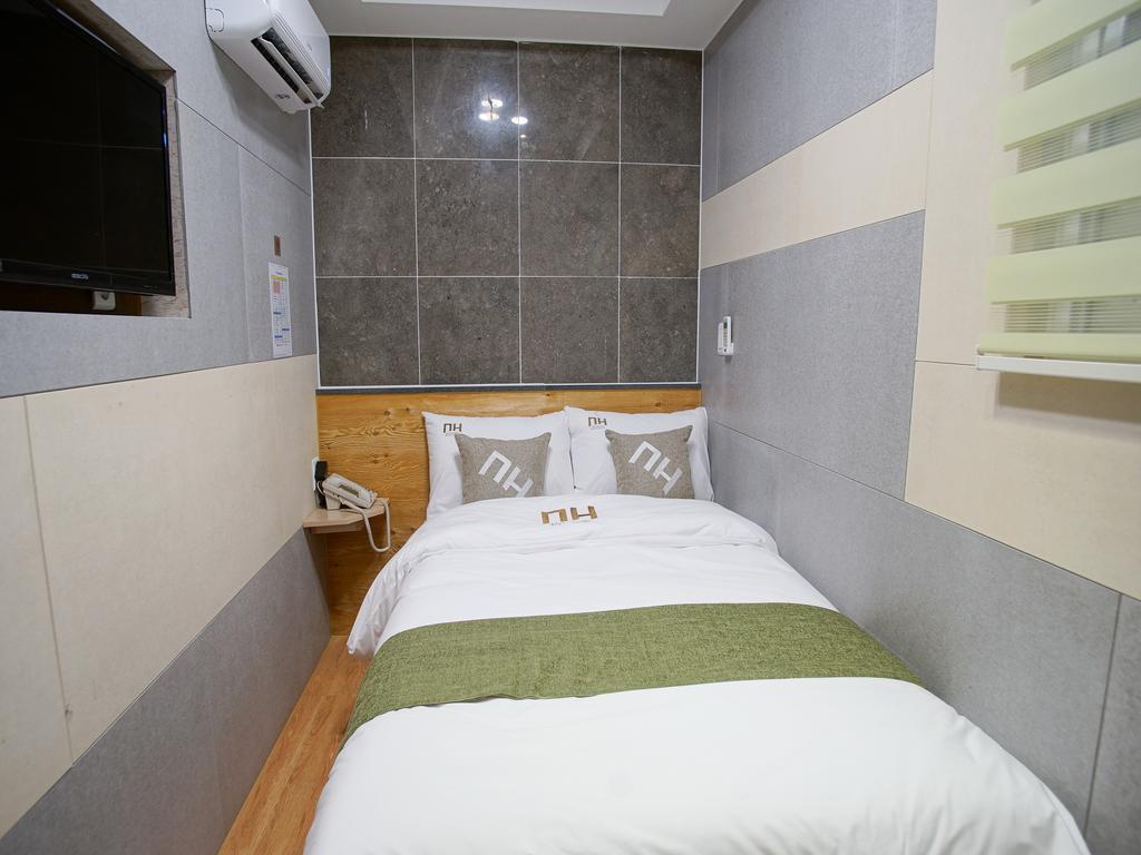 D.H Sinchon Guesthouse Сеул Екстер'єр фото