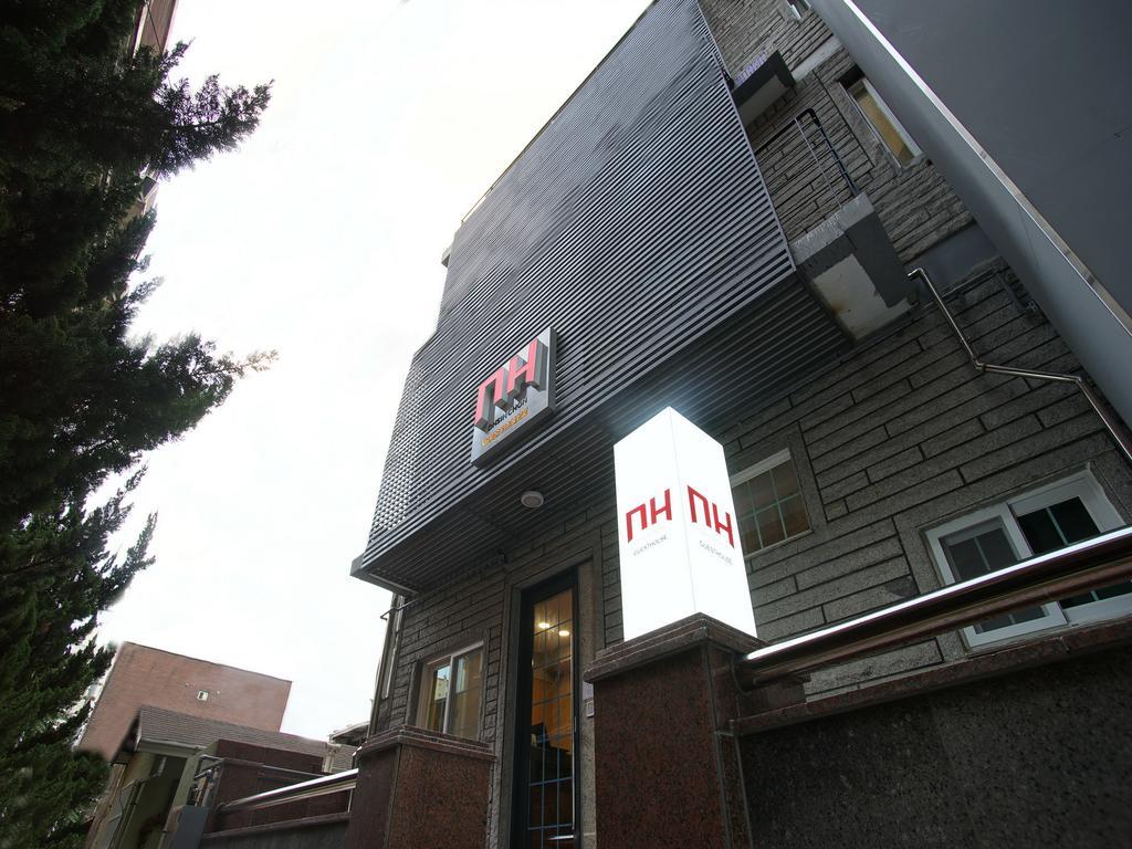 D.H Sinchon Guesthouse Сеул Екстер'єр фото