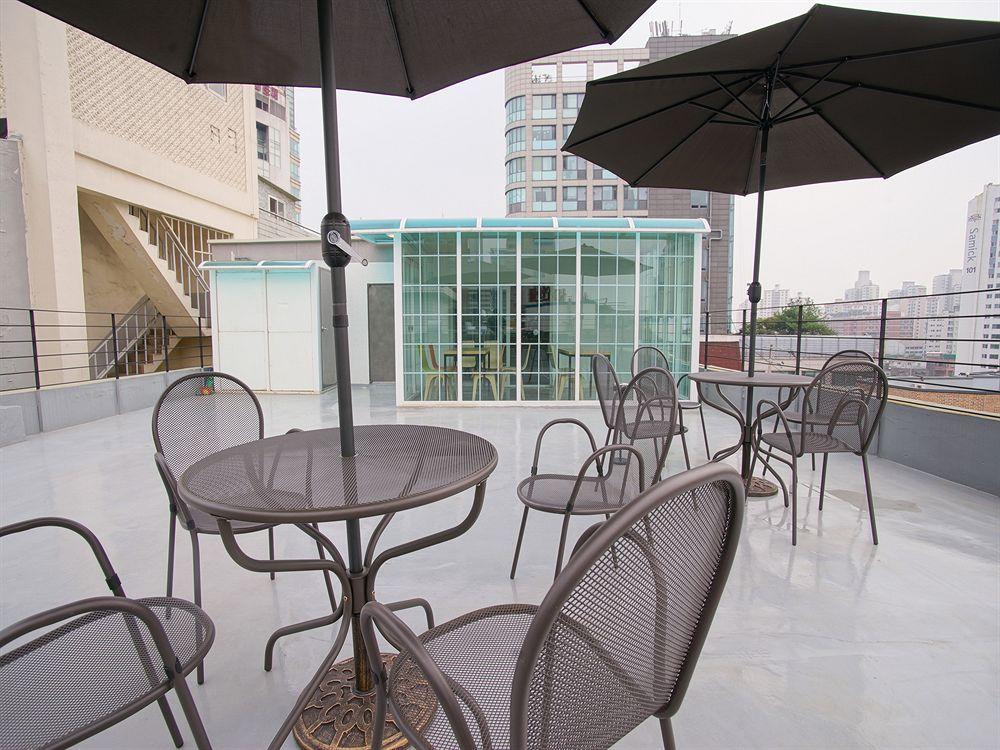 D.H Sinchon Guesthouse Сеул Екстер'єр фото