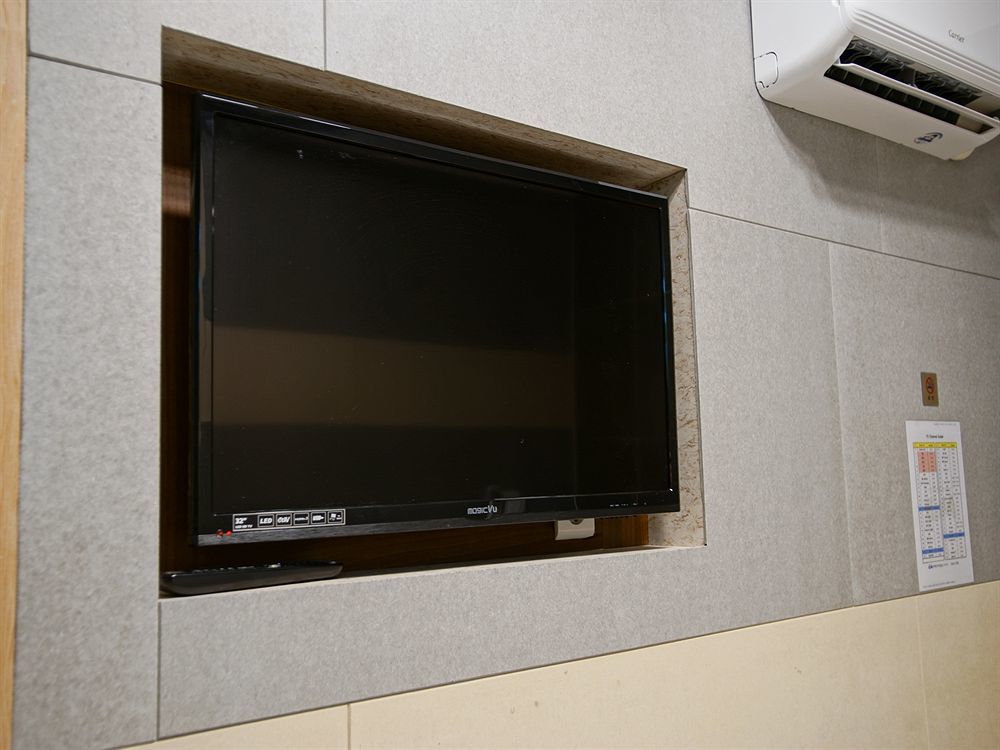 D.H Sinchon Guesthouse Сеул Екстер'єр фото