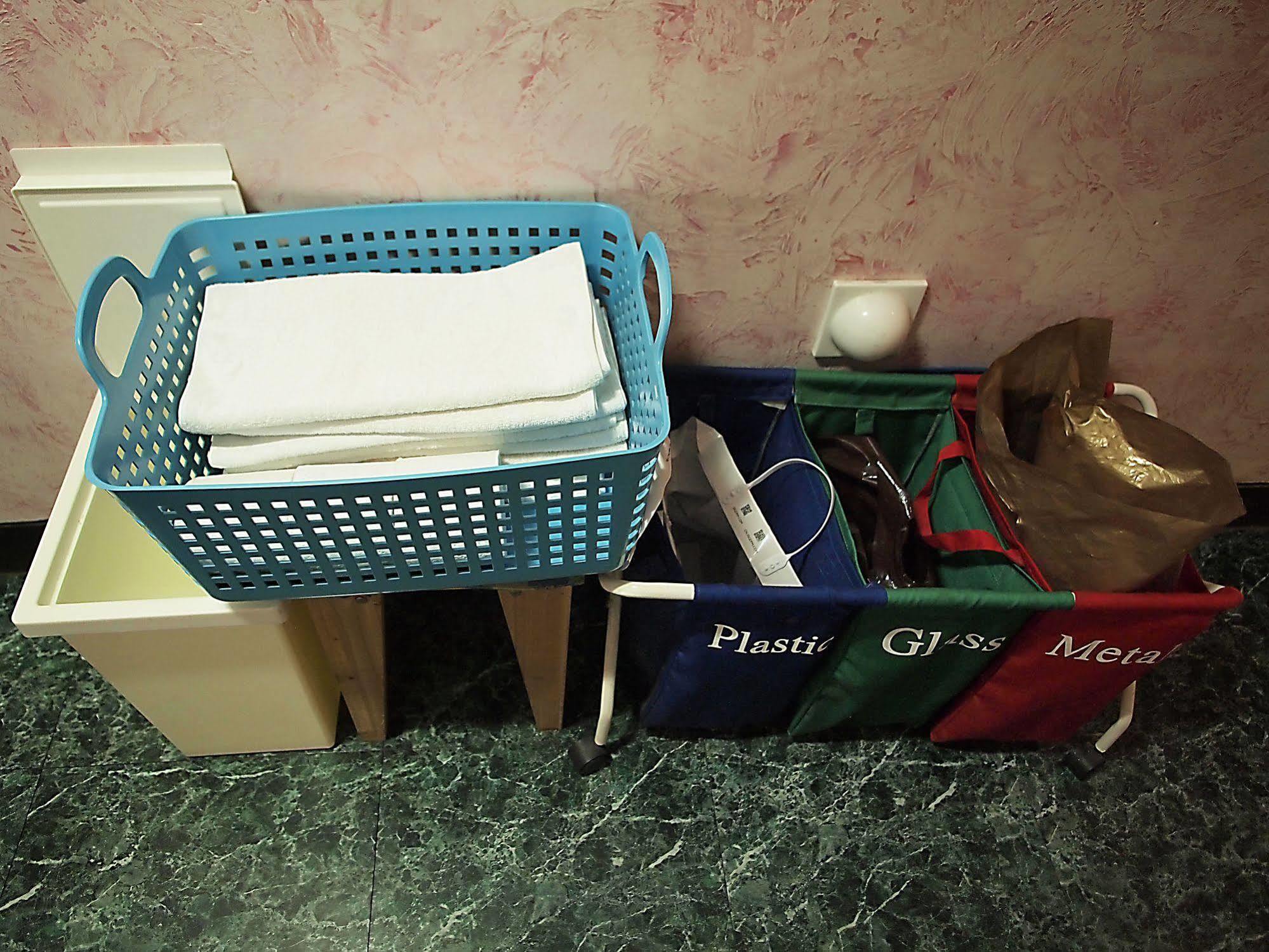 D.H Sinchon Guesthouse Сеул Екстер'єр фото