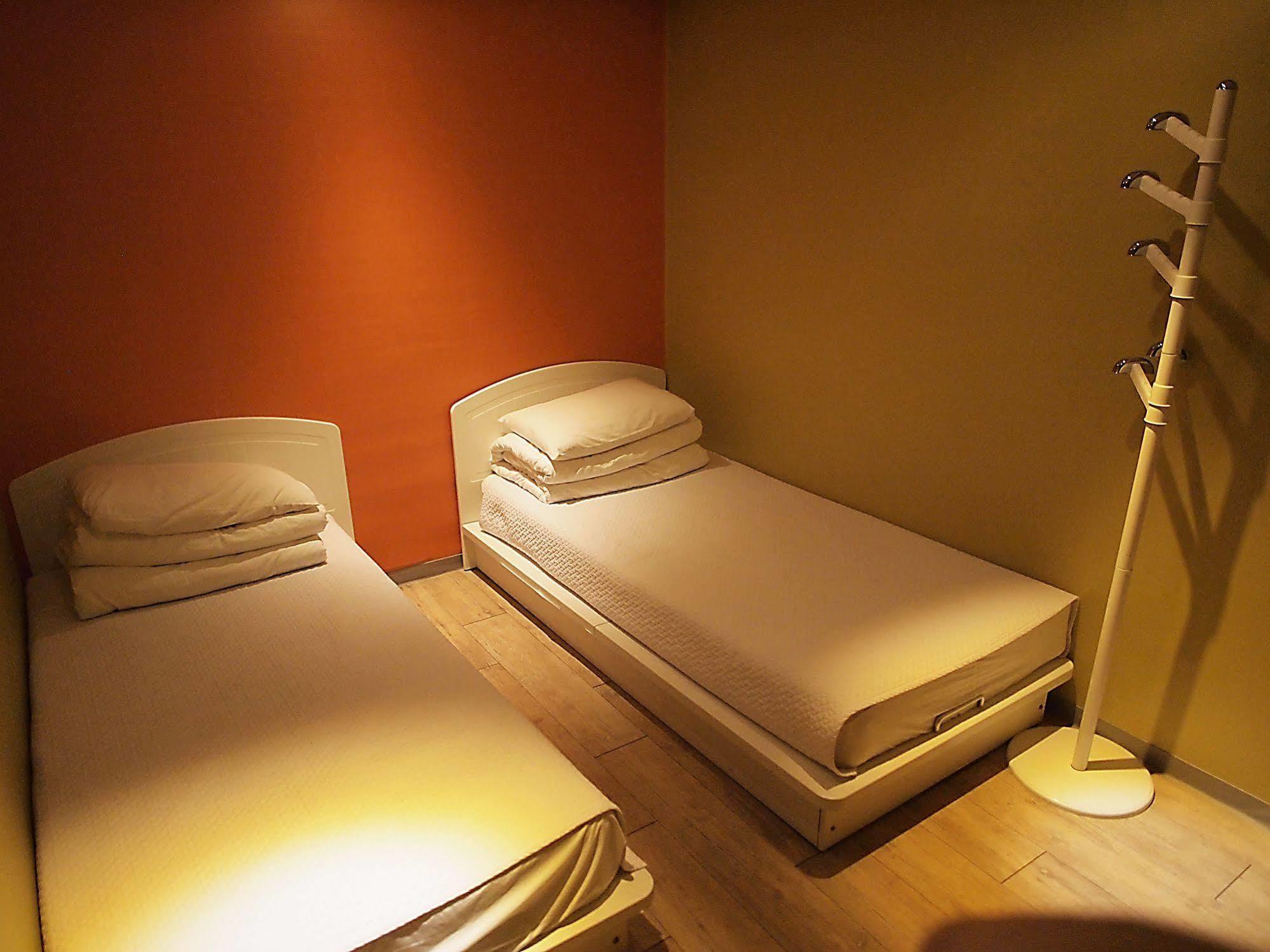 D.H Sinchon Guesthouse Сеул Екстер'єр фото