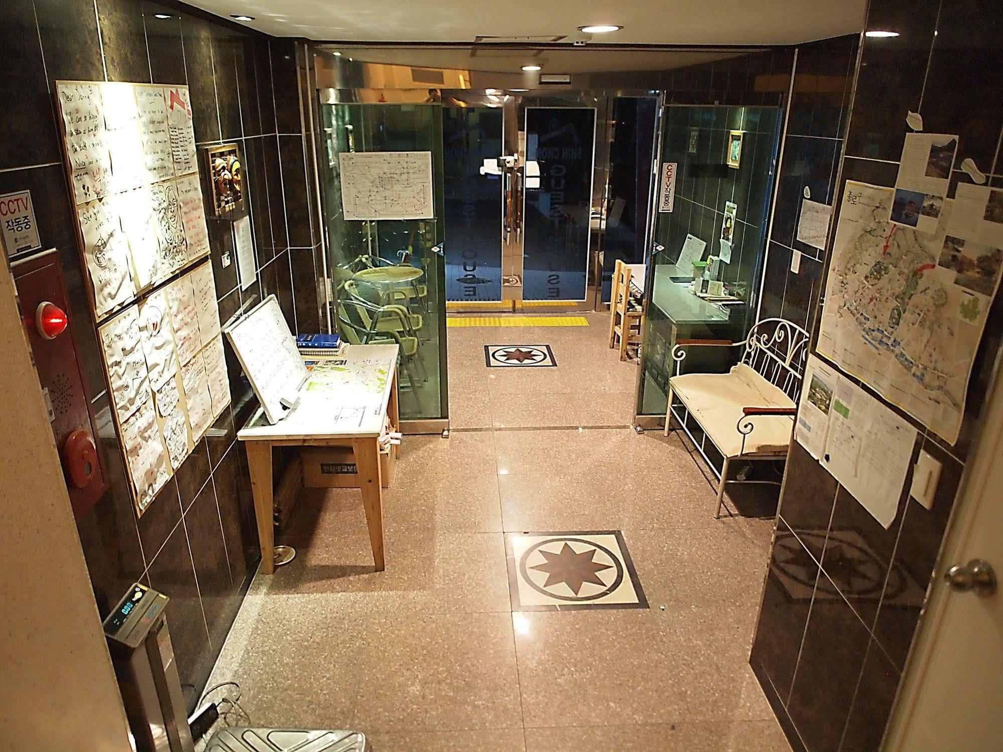 D.H Sinchon Guesthouse Сеул Екстер'єр фото