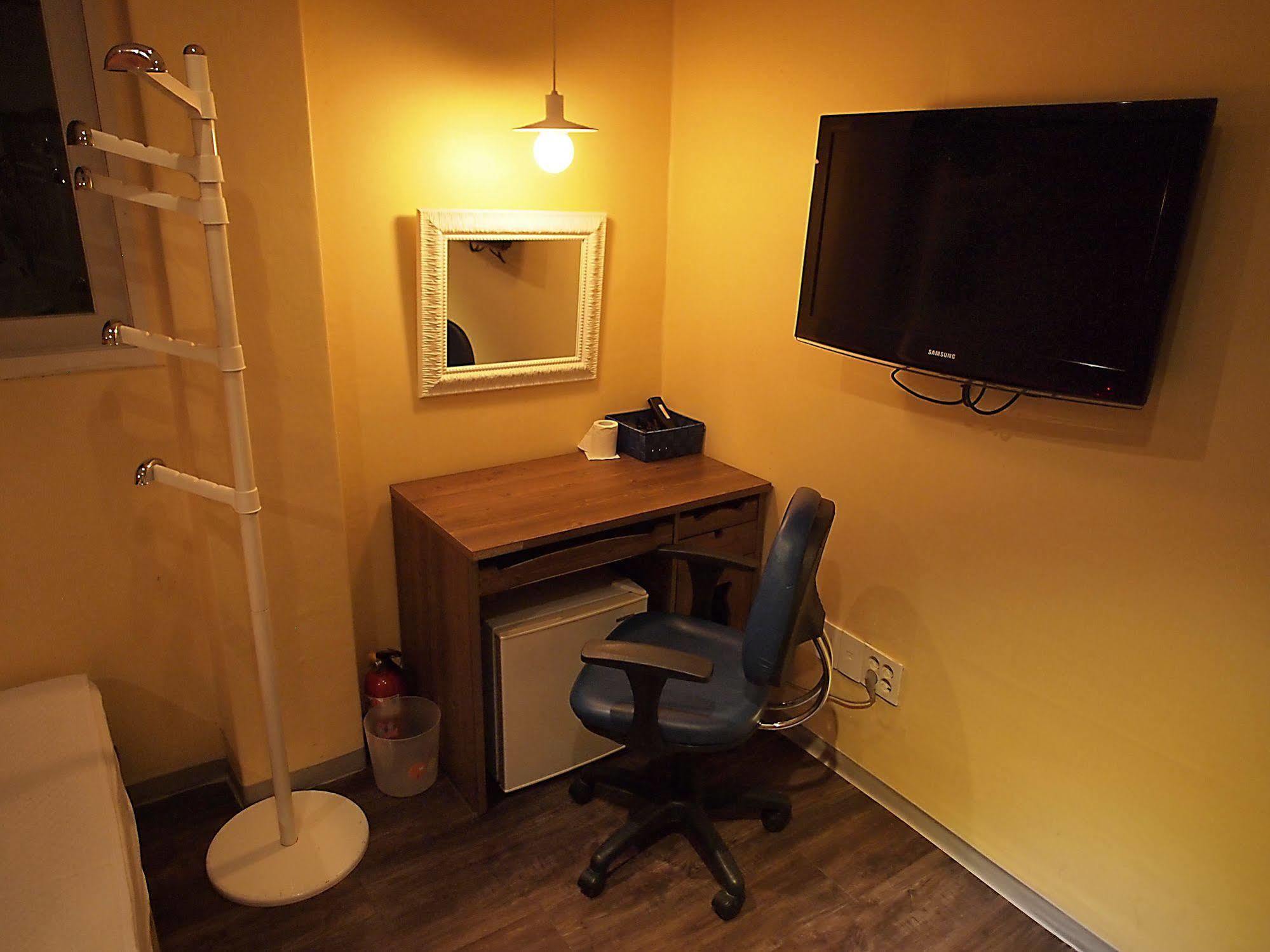 D.H Sinchon Guesthouse Сеул Екстер'єр фото