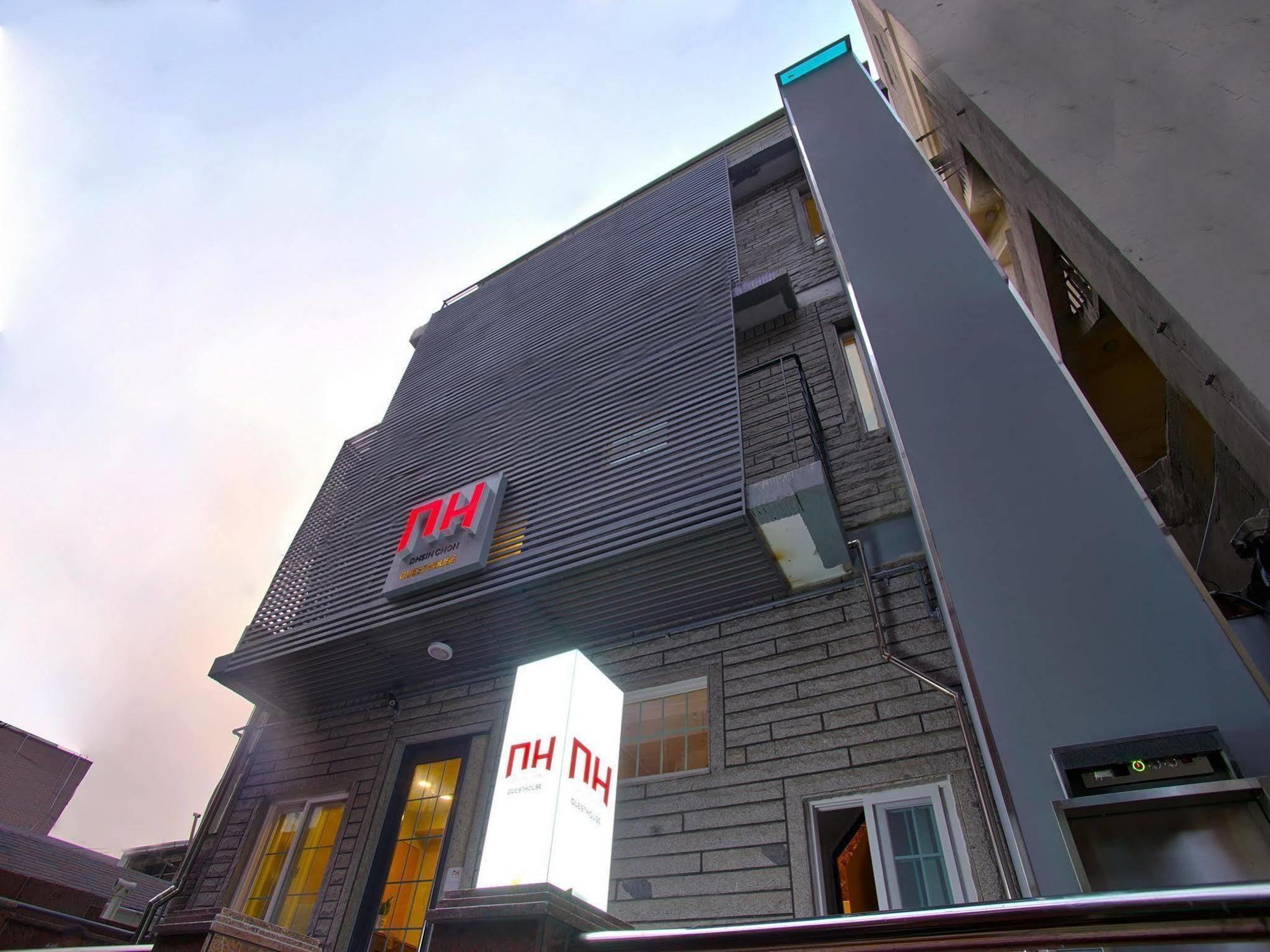 D.H Sinchon Guesthouse Сеул Екстер'єр фото